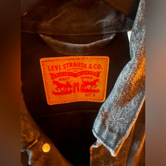 Distressed Black Levi’s Trucker Jacket - Picture 3 of 5